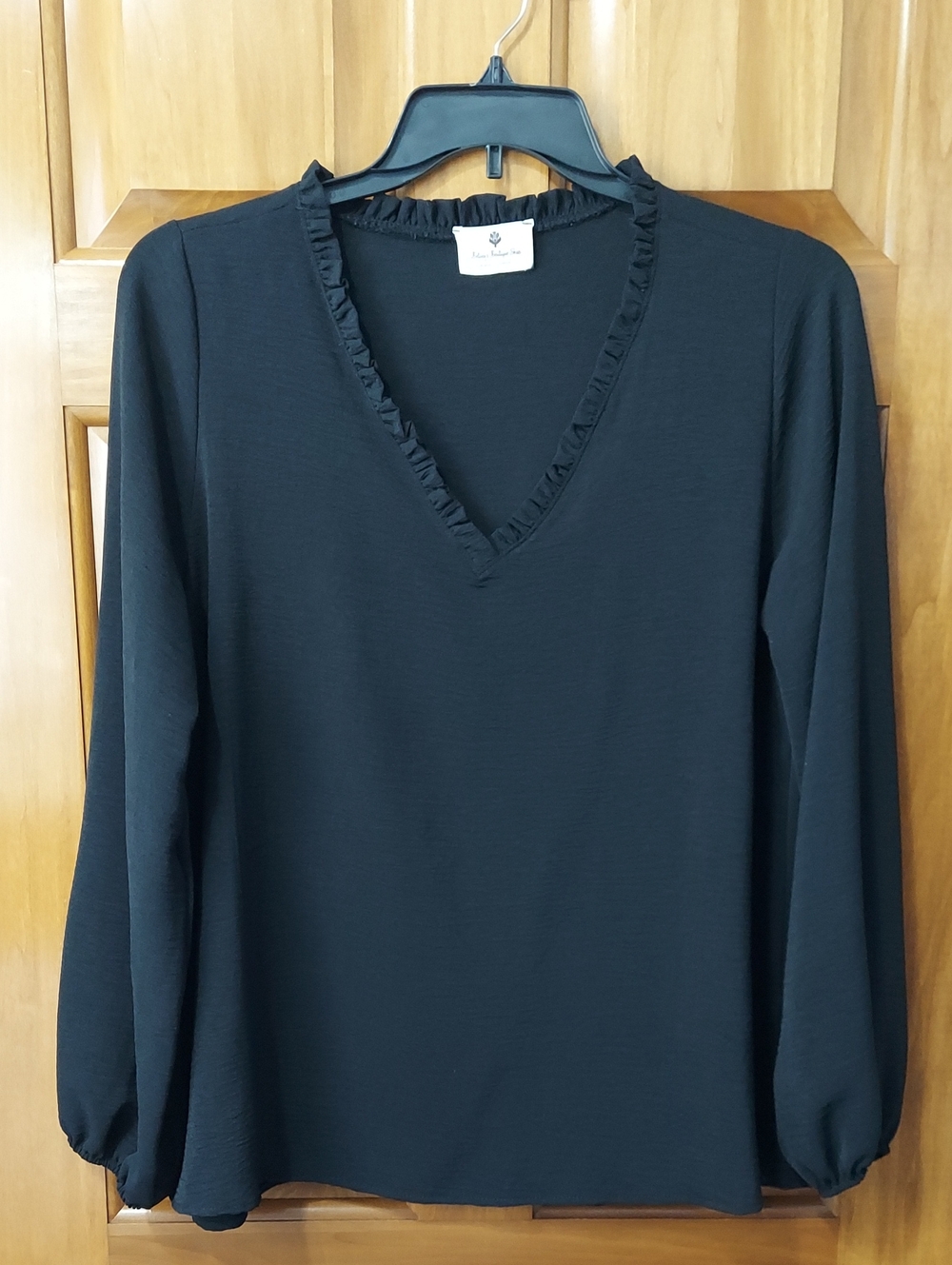 Betsey's Ruffled V-Neck Gathered Long Sleeve Black Blouse, Size XL, Like New▪︎